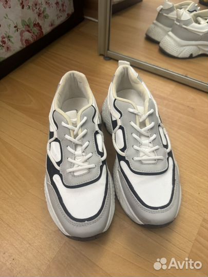 Кроссовки женские 40