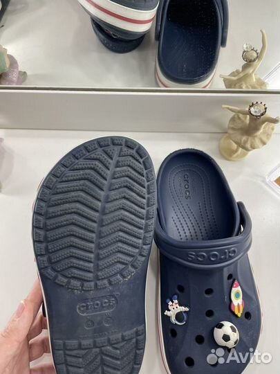 Crocs 37