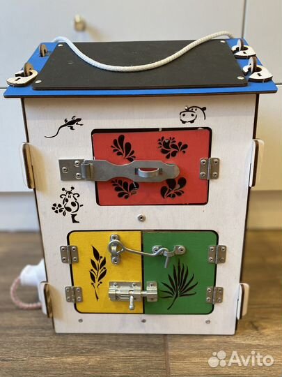 Бизиборд домик монтессори