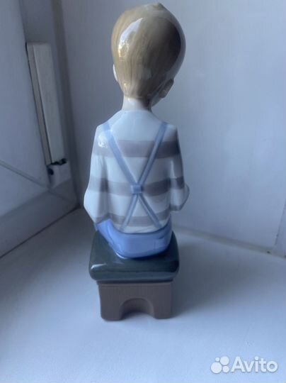 Статуэтка Мальчик со щенком