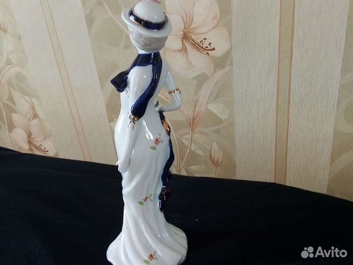 Фарфоровая Статуэтка Дамы ссср. Новая