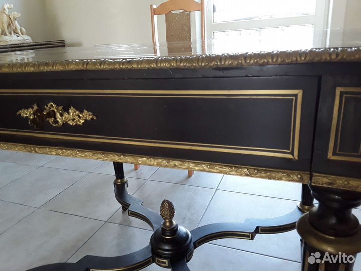 Старинный стол