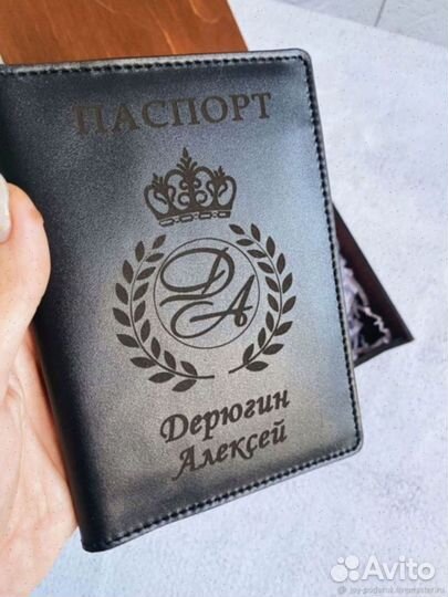 Обложка на паспорт из кожи с отсеками под карты