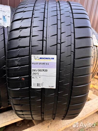 Michelin Pilot Sport 4 S 255/35 R20 и 285/30 R20