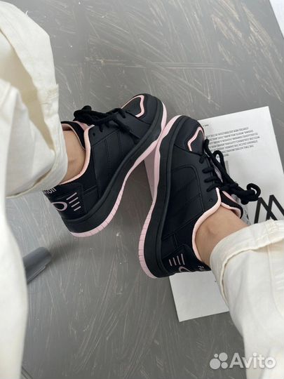 Кроссовки женские