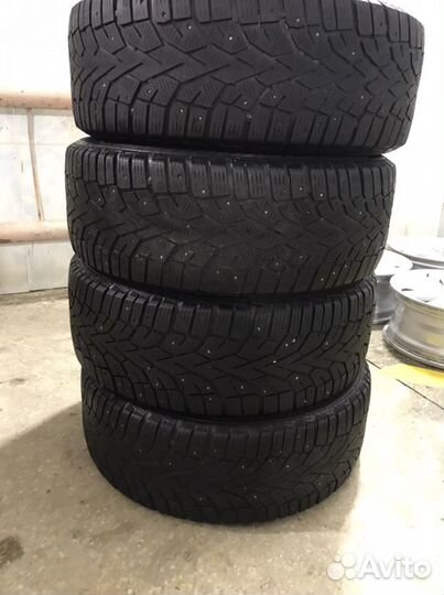 Gislaved NordFrost 100 215/60 R16 90T