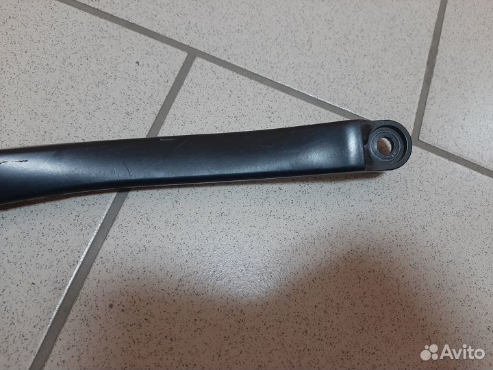 Поводок дворника правый RAV 4 40 (2012-19) Европа