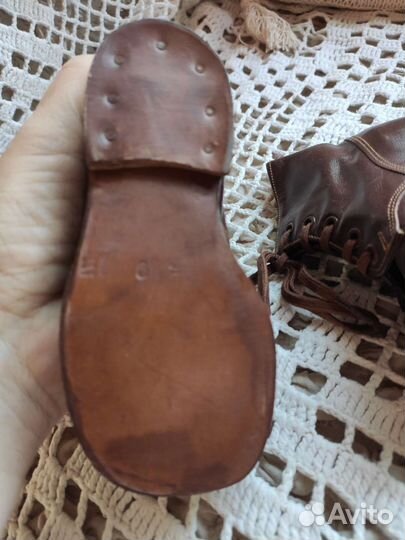 Детские антикварные ботинки