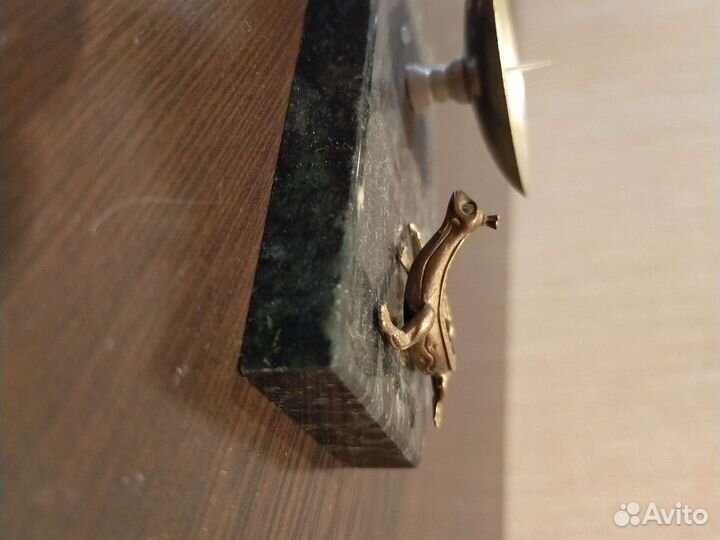 Подсвечник с бронзовой саламандрой