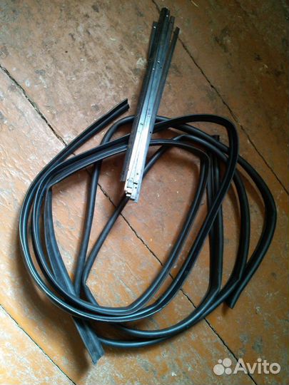 Уплотнитель резиновый с крепежными планками