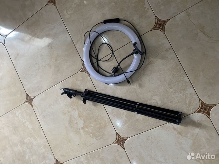 Кольцевая лампа со штативом