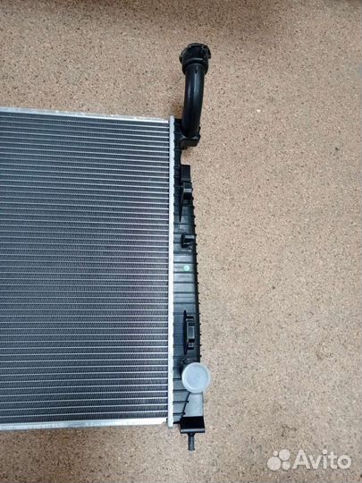 Радиатор охлаждения двс jeep grand cherokee WK2