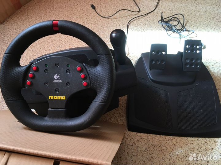 Игровой руль Logitech Momo Racing