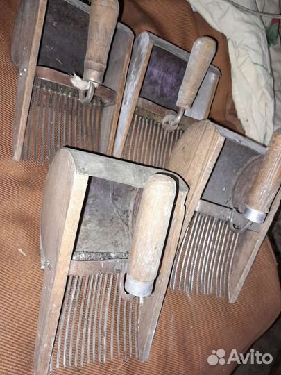 Скребки для сбора ягод