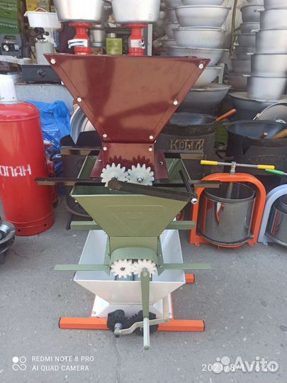 Давилка Дробилка, мялка механическая для винограда