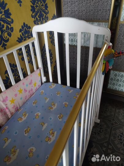 Детская кроватка белая