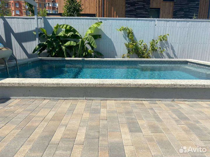 Место для отдыха с бассейном и мангалом