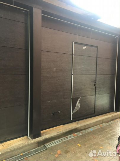 Подъемныe cекциoнные вopота Алютех