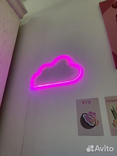 Неоновая вывеска облако