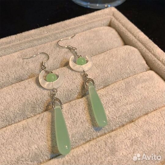 Винтажные белые зеленые серьги