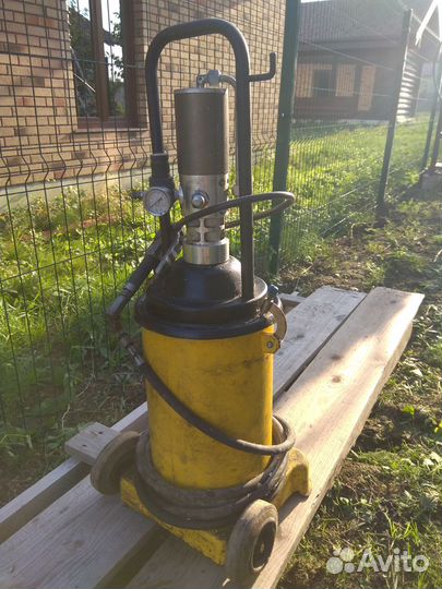 Пневматическая установка для шприцевания