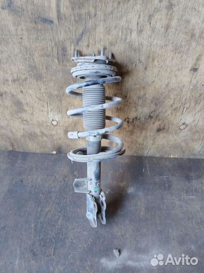 Амортизатор передний правый Hyundai Elantra