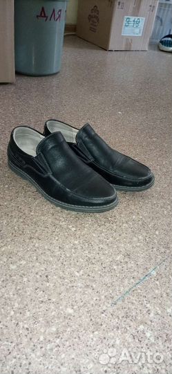 Подростковые туфли