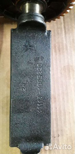 Вал уравновешивающий с шестярней Ока