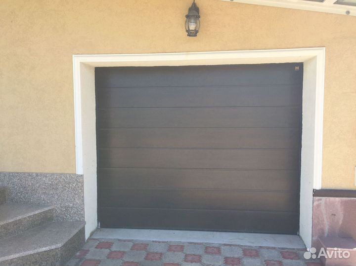 Секционные гаражные ворота Hormann херманlpu 3000*2500 мм