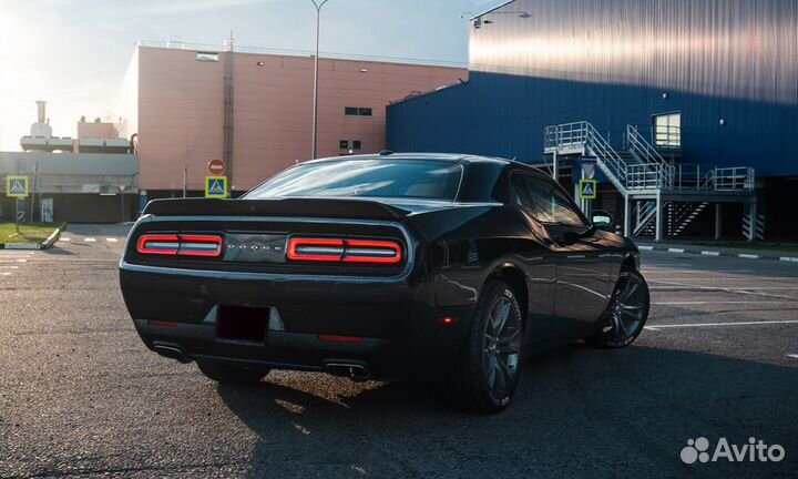 Аренда Dodge Challenger от одной минуты в Москве