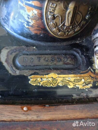 Швейная машинка Zinger