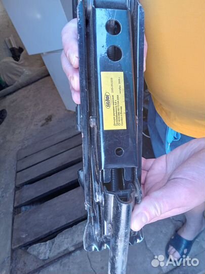 Домкрат рычажно-винтовой, автомобильный