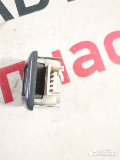 Кнопка стеклоподъемника задняя левая Toyota Rav 4