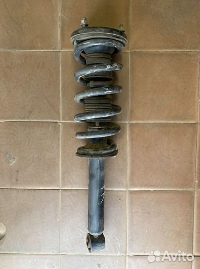 Стойка амортизатора передняя Mitsubishi Pajero IV