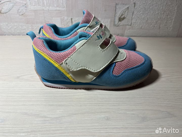 Кроссовки для девочки