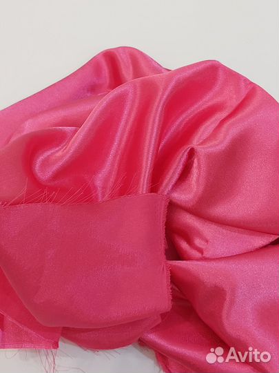 Отрез ткани атлас