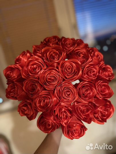 Букет из атласных роз