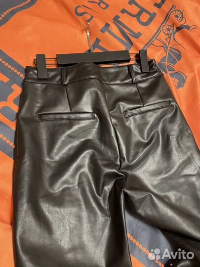 Брюки кожаные bershka