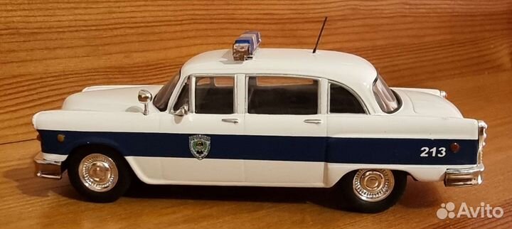 Модель cnecker 1/43