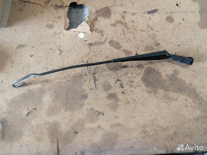 Поводок перед/лево на Volkswagen Golf III