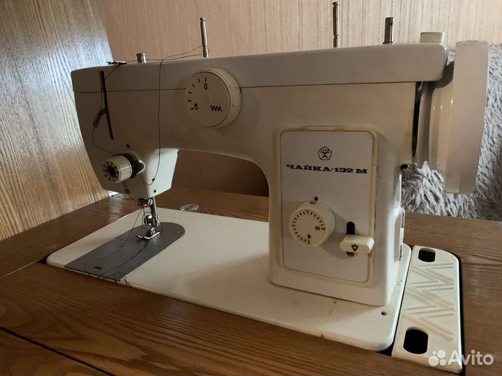 Швейная машина Чайка (ножная)