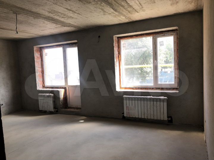 3-к. квартира, 102 м², 1/3 эт.