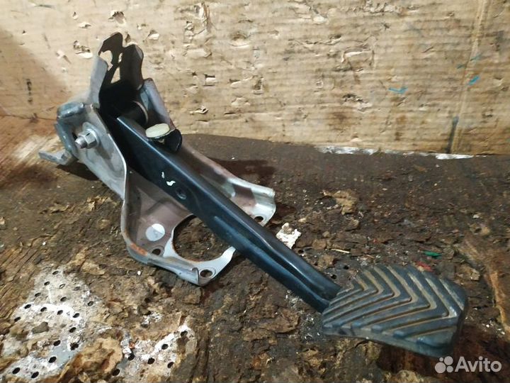 Педаль тормоза Kia Rio 4