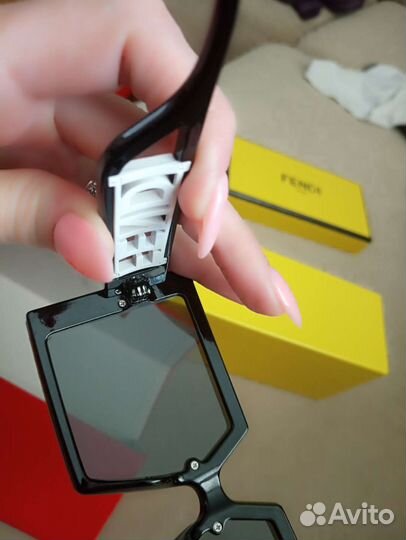 Солнцезащитные очки женские италия