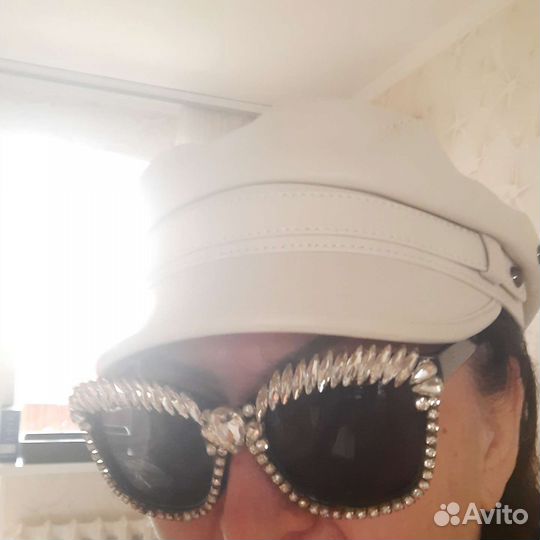 Кепка кожаная женская