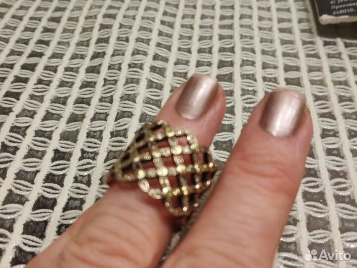 Кольцо серебро италия.все усыпано камнями