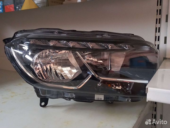 Фара правая LADA X-ray (48527)