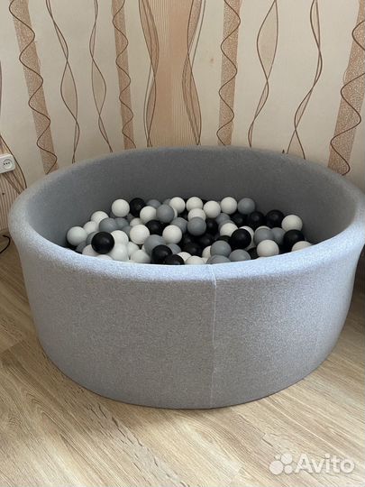 Сухой бассейн с шариками