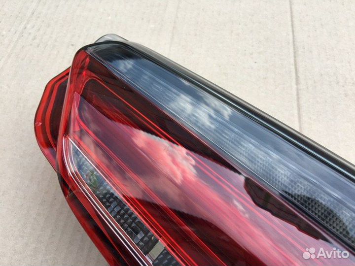Фонарь в крышку багажника задний правый Bmw 8 F91