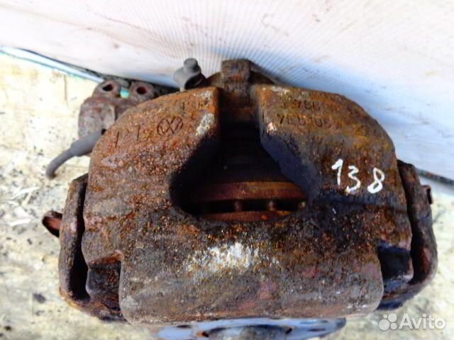 Суппорт передний правый Volkswagen T5 T5